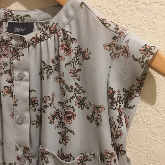 Mossimo Flowy Floral Blouse - Picture 4 of 6